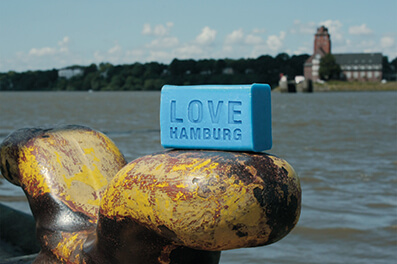 Perfekt für Hamburgliebhaber: Love-Hamburg-Seife von not the girl who misses much.