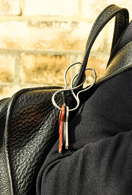 keybunny, der Schlüsselring, klemmt an einer Handtasche