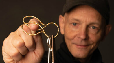 Produktdesigner Martin Woltermann präsentiert keybunny - den Schlüsselring.