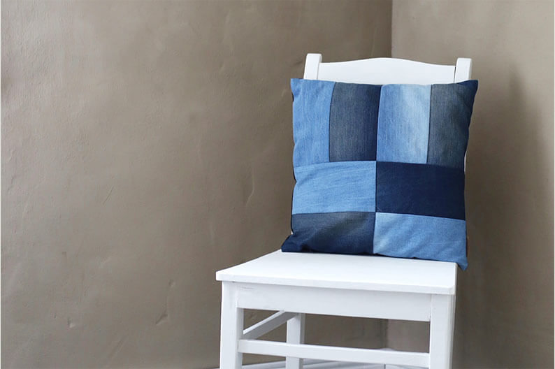 Tolle Geschenkidee: Kissen aus den eigenen Jeans. Gefertigt von Bridge&Tunnel aus Hamburg.