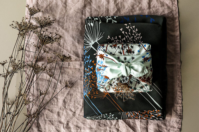 Geschenke in Furoshiki verpackt - in Tüchern von Fien' Tücher.