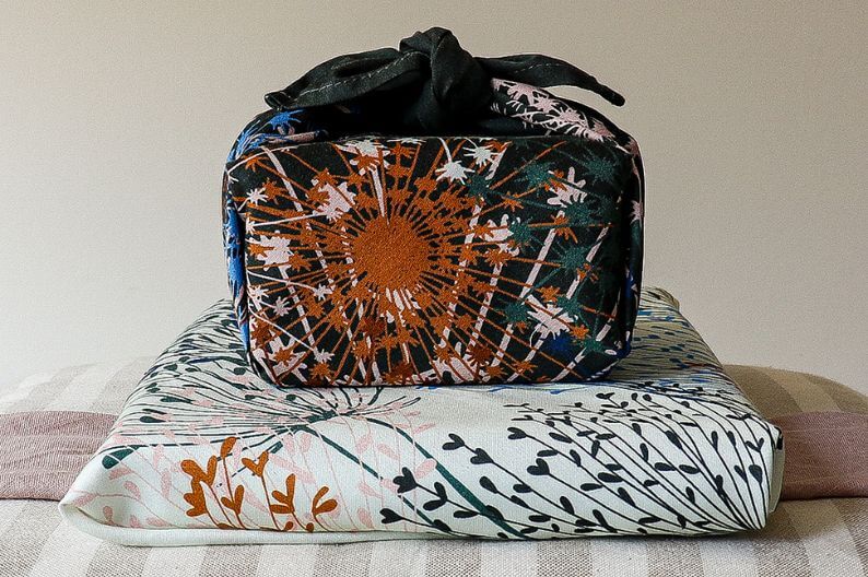 Furoshiki: Japanische Geschenkverpackung aus Stoff von Fien Tüch