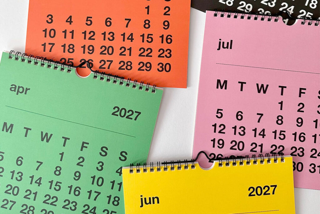 Farbenfroher Wandkalender Basic 2027 von Redfries in Grün, Pink, Orange und Gelb