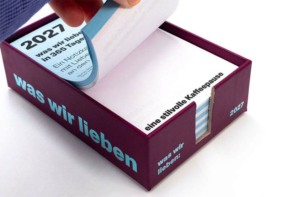 Abreißkalender Was wir lieben 2027 in einer bordeauxfarbenen Box